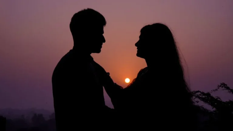 Romantic Shayari: Meaning, Examples, and How to Use It