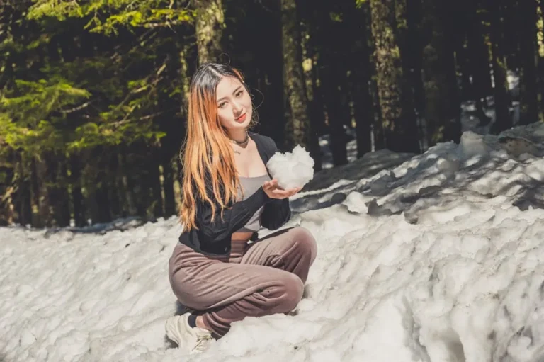 Snowball Kiss: Meaning, Examples, and How to Use It